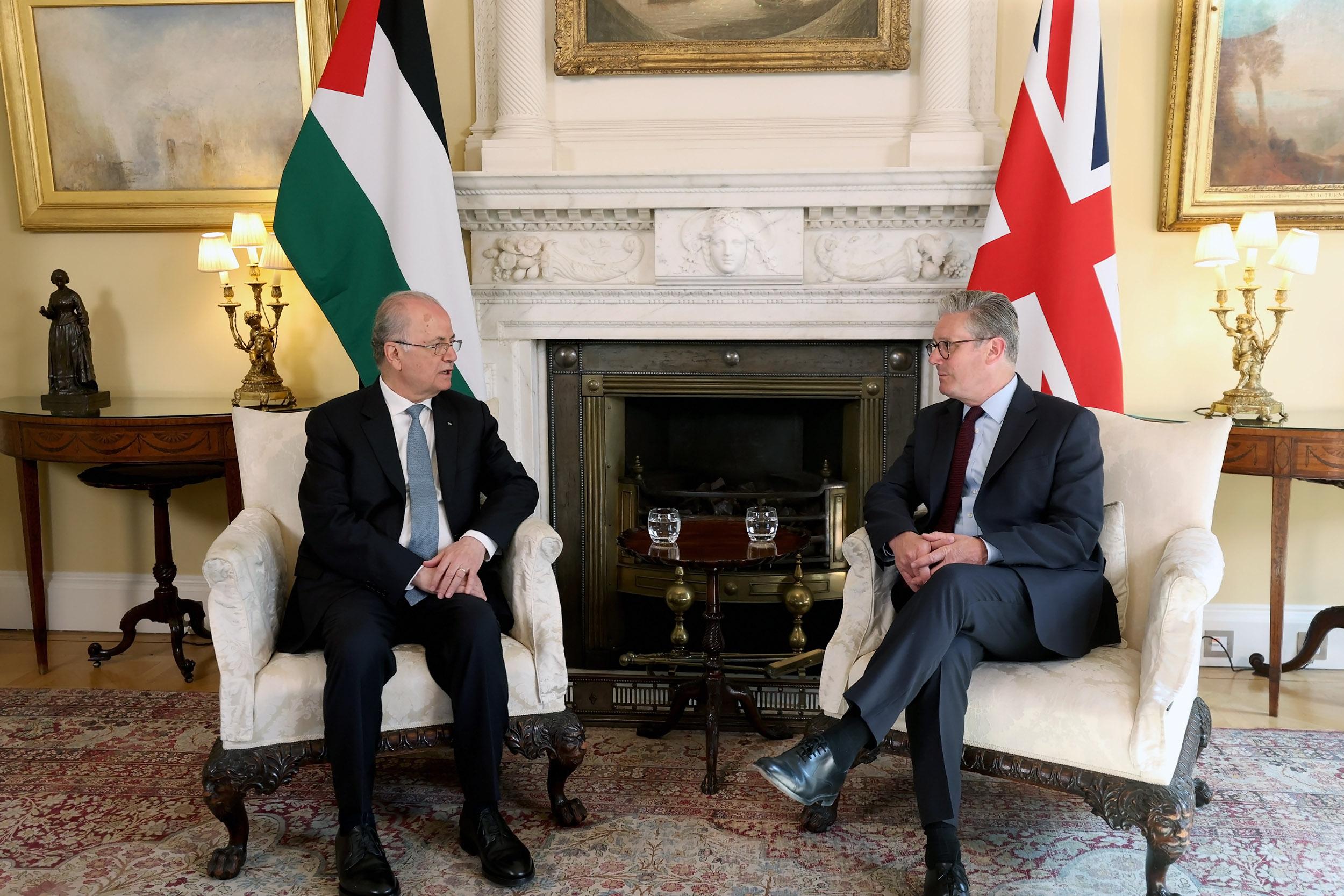 رئيس الوزراء محمد مصطفى خلال لقائه رئيس وزراء بريطانيا كير ستارمر